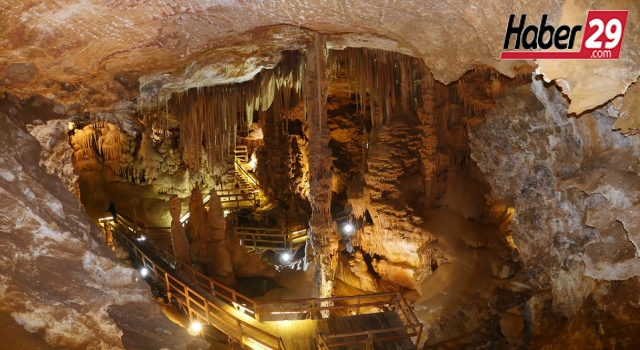 150 milyon yıl yaşındaki yer altı sarayında turizm sezonu başladı