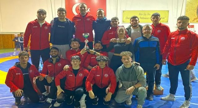 Gümüşhane Üniversitesi Güreş Takımı Türkiye şampiyonu oldu