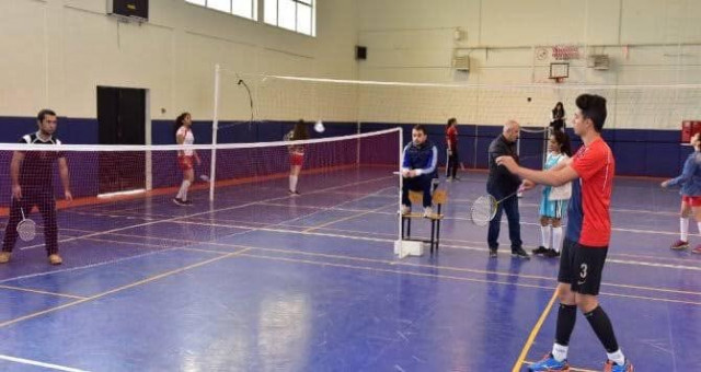 Badminton grup müsabakaları Gümüşhane'de