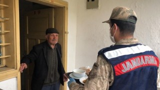 Torul'da Yaşlılara her gün sıcak iftar yemeği ulaştırılıyor