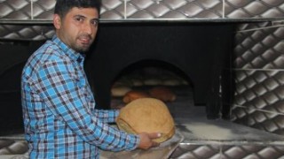 Öğretmenlik Okudu, Şimdi Köyünde Harç Ekmeği Yapıyor