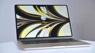 Apple, 15 İnç MacBook Air Üretimini Hızlandırdı