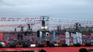 Akşener, İstanbul’da kendilerini karşılayan coşkulu kalabalığa konuştu
