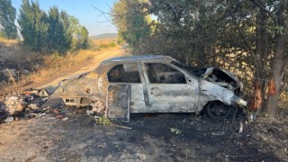 Kaza yapan otomobil yandı: 2 yaralı