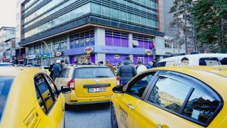 Gümüşhane’de taksiciler yeni hat ihalesini protesto etti