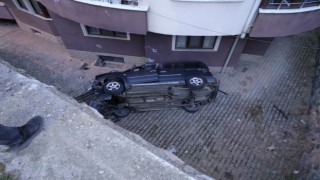 Gümüşhane’de el freni çekilmeyen araç 10 metrelik duvardan düştü, sürücü son anda kurtuldu