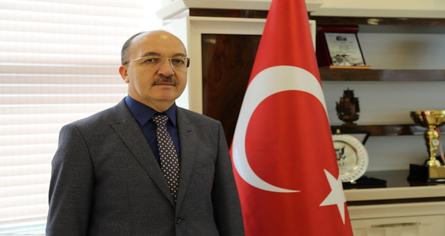 Prof. Dr. Halil İbrahim Zeybek, İstiklal Marşı’nın kabulünün 98’inci yıldönümünü kutlayan bir mesajı
