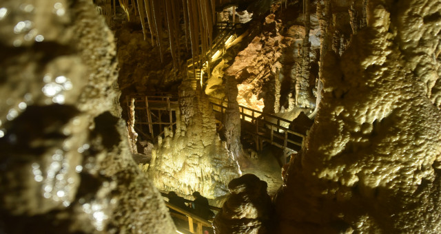 Yer altındaki gizemli dünya Karaca Mağarası'nda sezon başladı